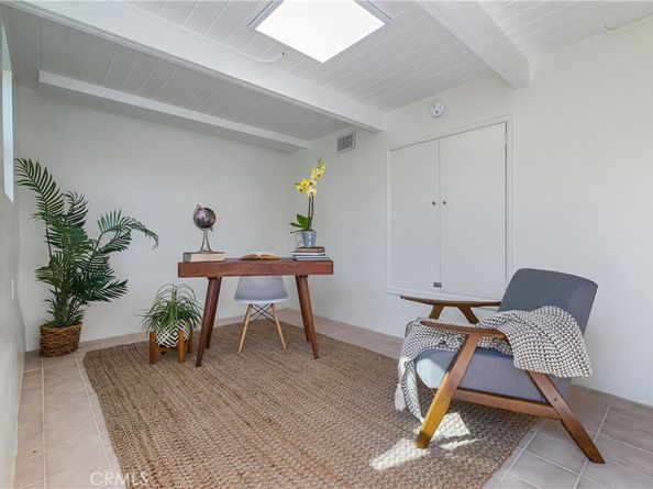 100 E Kenneth Road, Glendale CA 91207