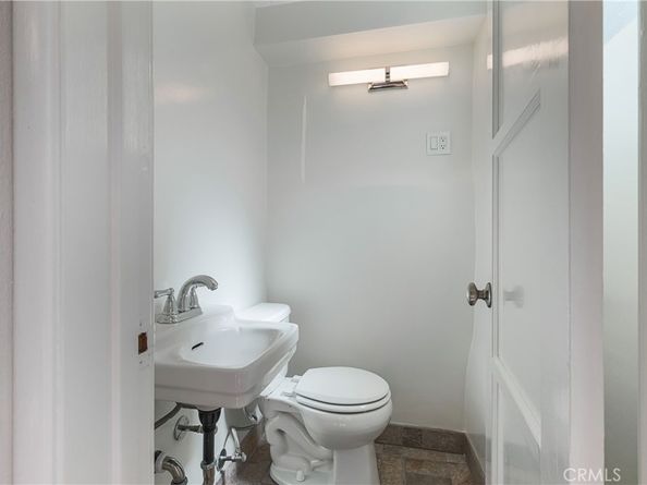100 E Kenneth Road, Glendale CA 91207