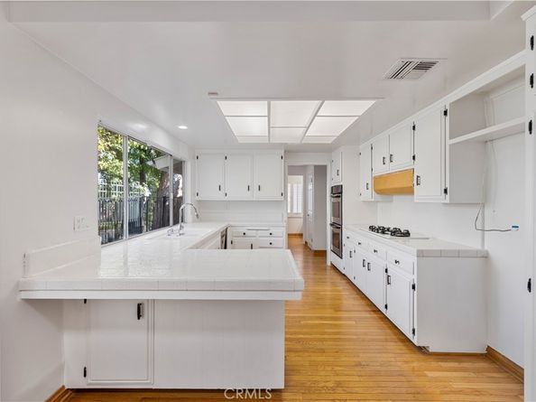 4035 Ellenita, Tarzana CA 91356