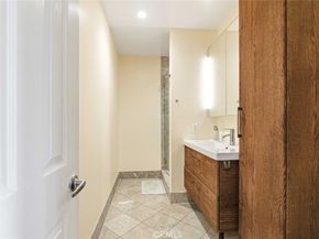 10142 Samoa Avenue 28, Tujunga CA 91042