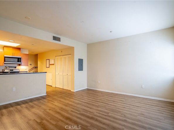 2864 Sunset Place 205, Los Angeles CA 90005