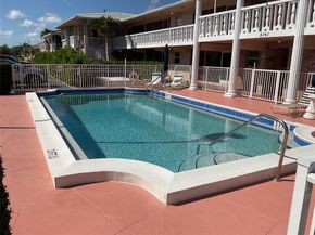 2141 NE 68th St 204, Fort Lauderdale FL 33308