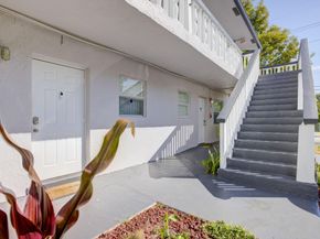 2741 NE 8th Ave 15, Wilton Manors FL 33334