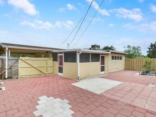 827 Caroline Avenue, West Palm Beach FL 33413