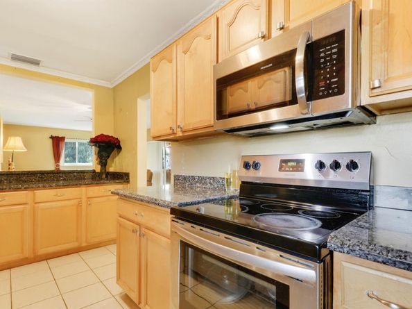 827 Caroline Avenue, West Palm Beach FL 33413