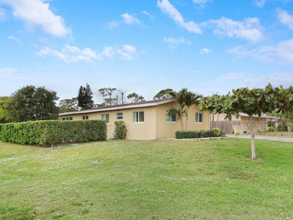 827 Caroline Avenue, West Palm Beach FL 33413