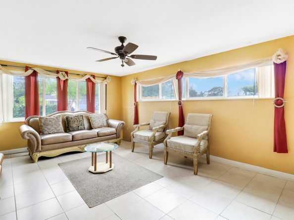 827 Caroline Avenue, West Palm Beach FL 33413