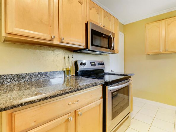 827 Caroline Avenue, West Palm Beach FL 33413