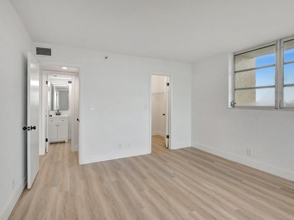 3300 W Rolling Hills Cir 701, Davie FL 33328