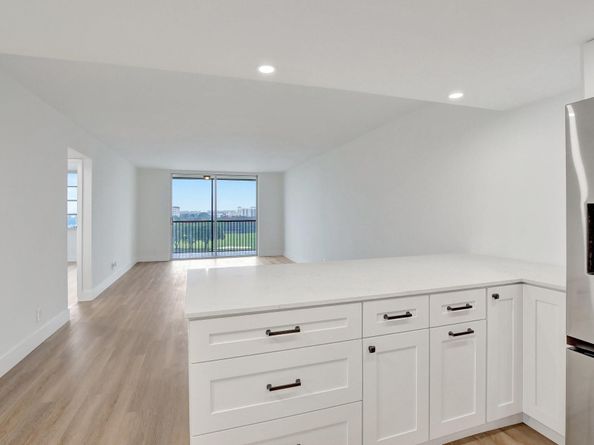 3300 W Rolling Hills Cir 701, Davie FL 33328