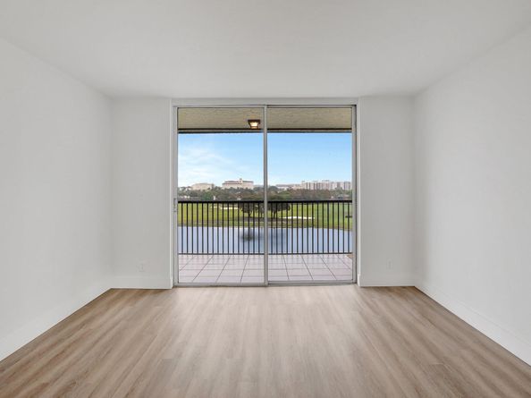 3300 W Rolling Hills Cir 701, Davie FL 33328