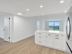 3300 W Rolling Hills Cir 701, Davie FL 33328