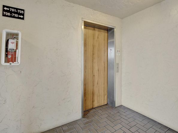 3300 W Rolling Hills Cir 701, Davie FL 33328