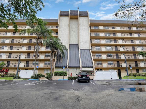 3300 W Rolling Hills Cir 701, Davie FL 33328