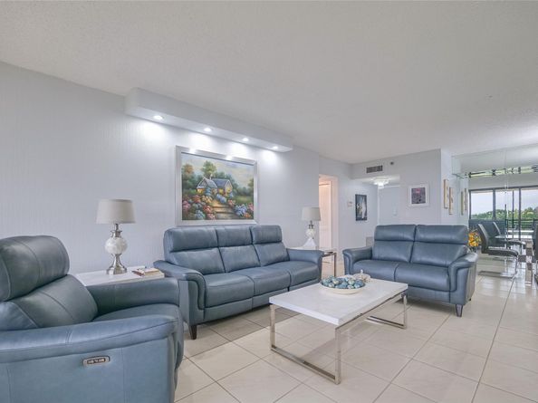 7300 Radice Ct 404, Lauderhill FL 33319