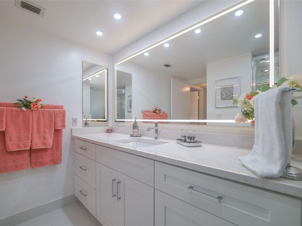 7300 Radice Ct 404, Lauderhill FL 33319