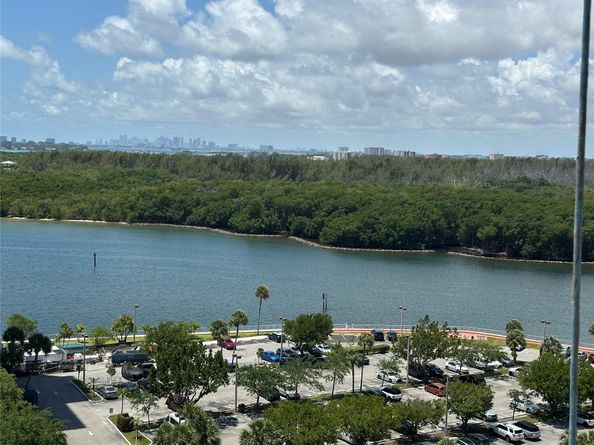 400 Kings Point Dr 1423, Sunny Isles Beach FL 33160