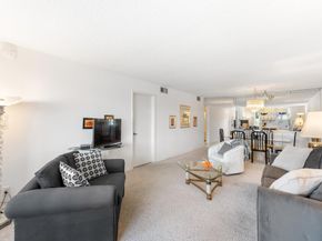 9923 S Hollybrook Lake Dr 109, Pembroke Pines FL 33025