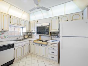 9923 S Hollybrook Lake Dr 109, Pembroke Pines FL 33025