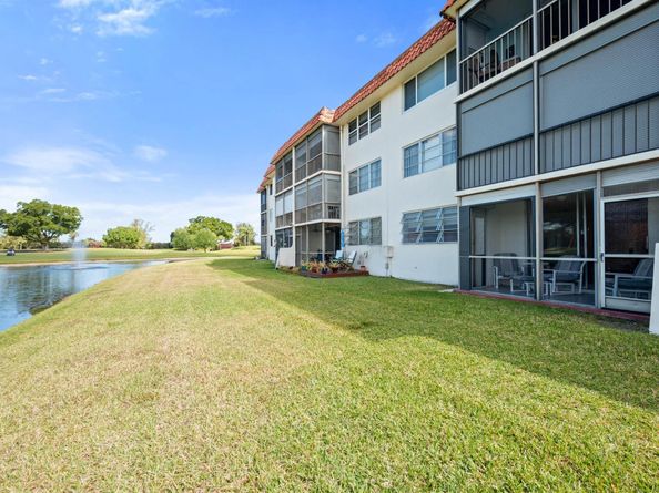 9923 S Hollybrook Lake Dr 109, Pembroke Pines FL 33025