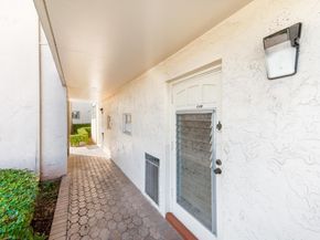 9923 S Hollybrook Lake Dr 109, Pembroke Pines FL 33025