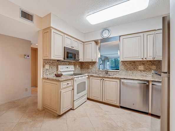 7301 Amberly Lane 407, Delray Beach FL 33446