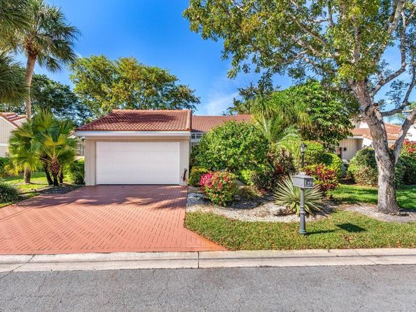 19 Glens Drive W, Boynton Beach FL 33436