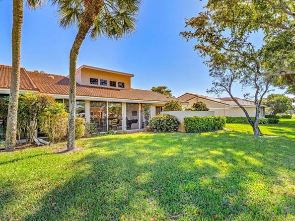 19 Glens Drive W, Boynton Beach FL 33436