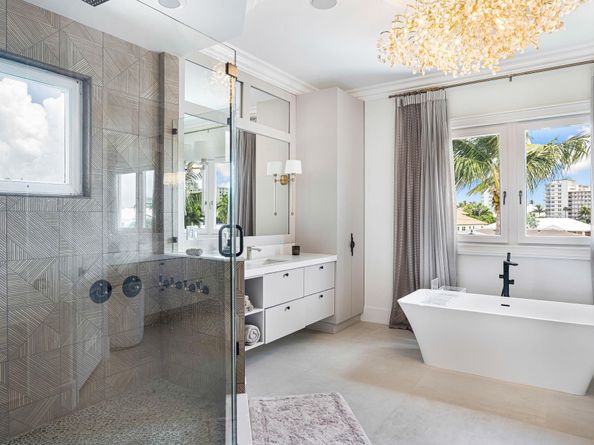 4050 NE 30TH Ave, Lighthouse Point FL 33064