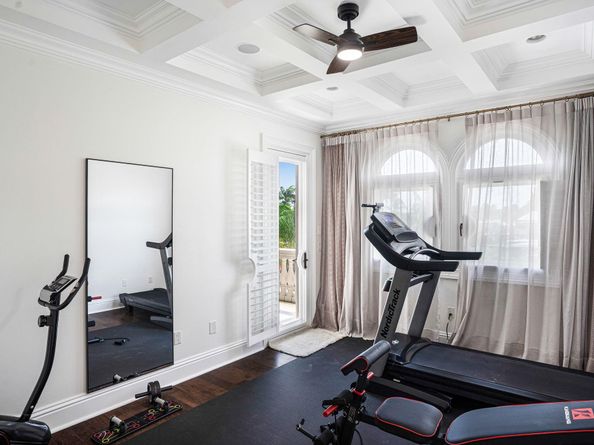 4050 NE 30TH Ave, Lighthouse Point FL 33064