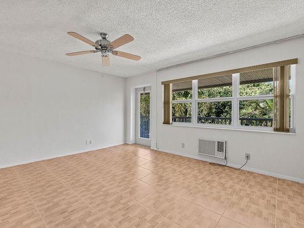 231 Dorchester J, West Palm Beach FL 33417