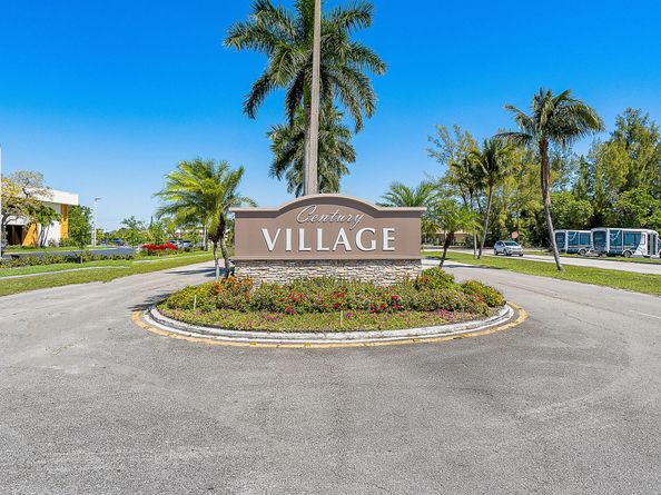 231 Dorchester J, West Palm Beach FL 33417