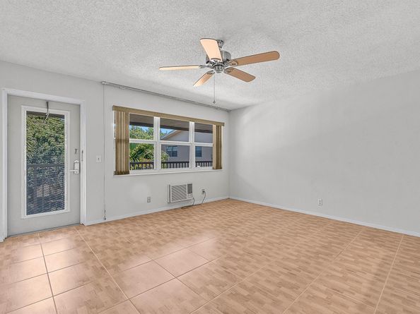 231 Dorchester J, West Palm Beach FL 33417