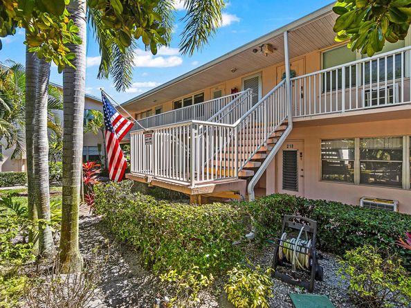 231 Dorchester J, West Palm Beach FL 33417