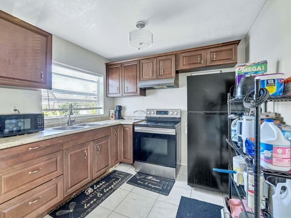 3121 NW 4 Court, Lauderhill FL 33311