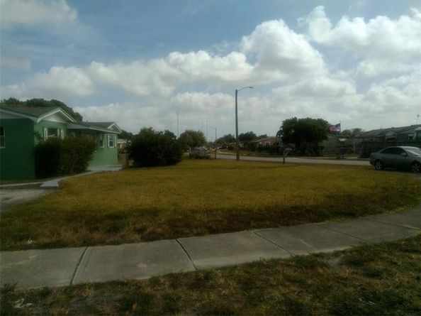 2951 NW 208th Ter, Miami Gardens FL 33056