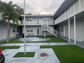 930 N 14th Court, Hollywood FL 33020