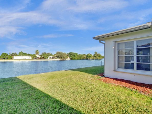 6713 NW 58th Ct, Tamarac FL 33321