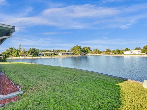 6713 NW 58th Ct, Tamarac FL 33321