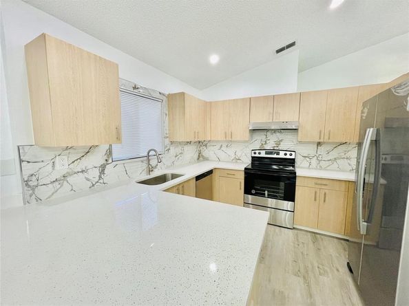 Undisclosed Address #FX-10475945, North Lauderdale FL 33068
