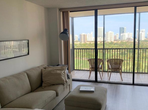 20301 W Country Club Dr 2025, Aventura FL 33180