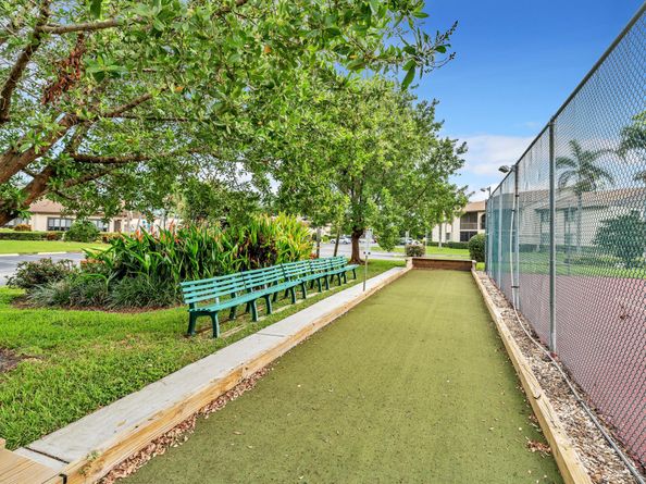 329 Knotty Pine Circle A2, Greenacres FL 33463