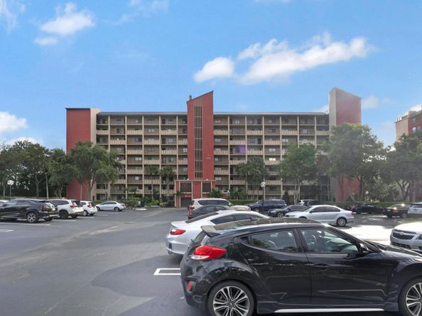 2200 S Cypress Bend Dr 402, Pompano Beach FL 33069