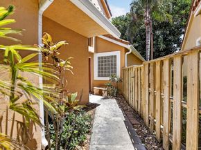 10124 NW 4th Street NW, Plantation FL 33324