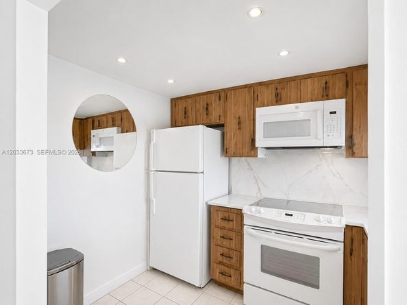 16465 NE 22nd Avenue 206, North Miami Beach FL 33160