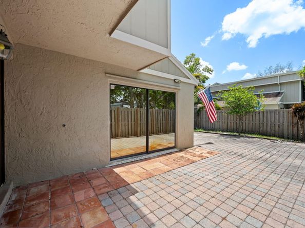 620 Commodore Drive, Plantation FL 33325