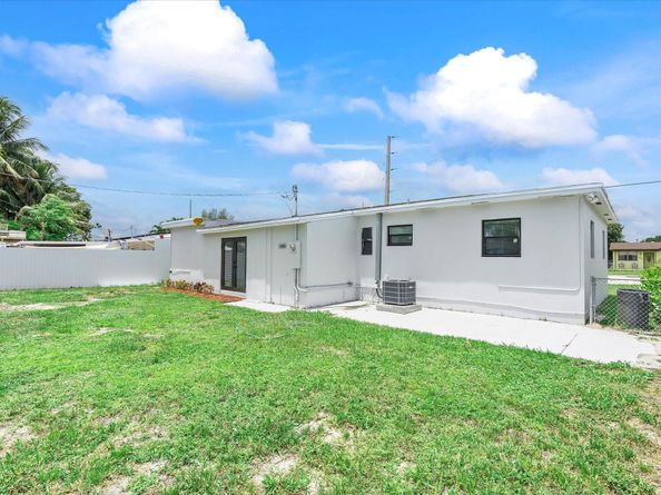 940 Oriental Blvd, Opa Locka FL 33054