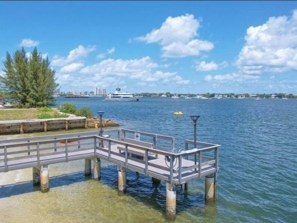 5600 N Flagler Drive 210, West Palm Beach FL 33407