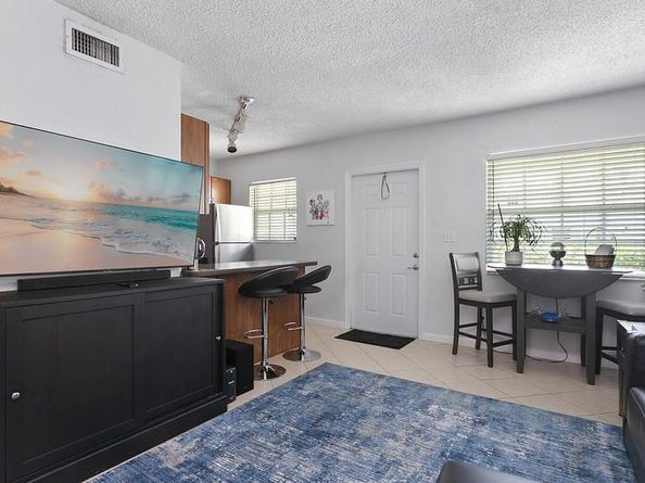 2660 NE 8th Ave 105, Wilton Manors FL 33334