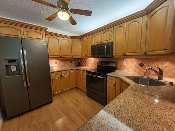3151 S Palm Aire Dr 301, Pompano Beach FL 33069